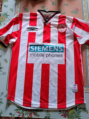 Επετειακή φανέλα Ολυμπιακού 75 χρόνων σαν καινούργια με όνομα Γρηγόρη Γεωργάτου