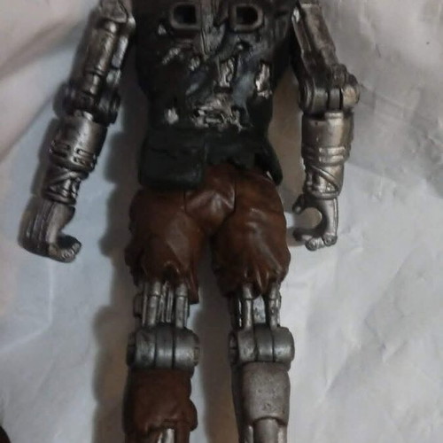 Terminator Salvation Battle Damaged T-600 Robot Action Figure 2009 used, no weapons
