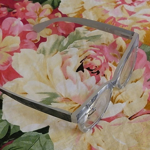 Reading glasses +3.00 diopters, grey and silver