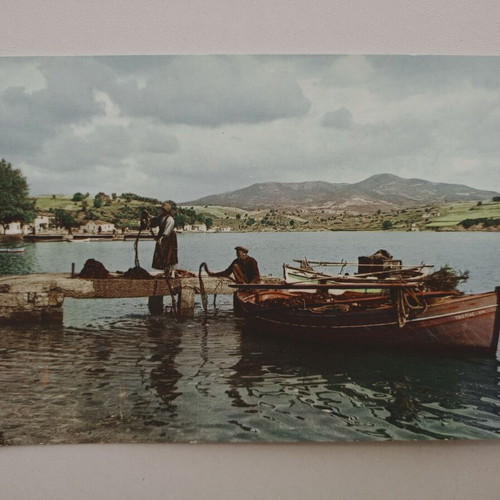 Postcard "Grafika Ellinika Akrogialia" used, color