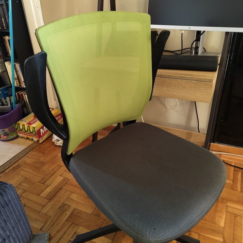 Handy office chair from Πλαίσιο like new, green-gray mesh fabric