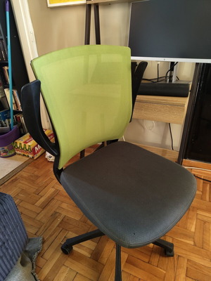 Handy office chair from Πλαίσιο like new, green-gray mesh fabric
