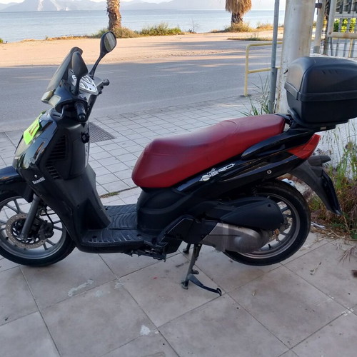 Benelli Adiva 150 Scooter 2011 like new, 21,800 km, silver