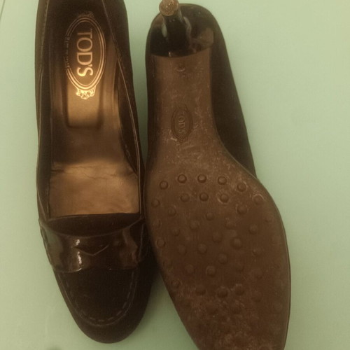 Tod's black suede pumps size 39 like new with low heel