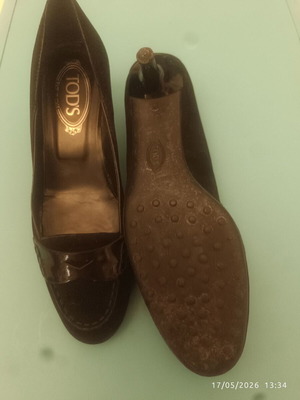 Γόβες Tod's μαύρες σουέντ νούμερο 39 σαν καινούργιες με μικρό τακούνι