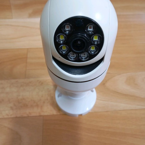 Bulb security WiFi camera used, in good working condition