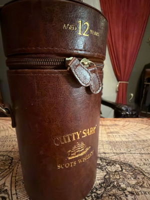 Cutty Sark 12 Years Whisky Collectible Case like new