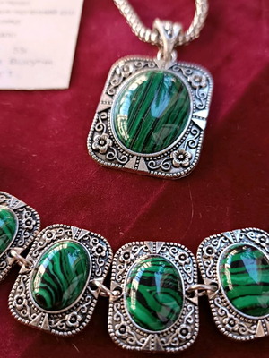 Jewelry set new for a precious lady