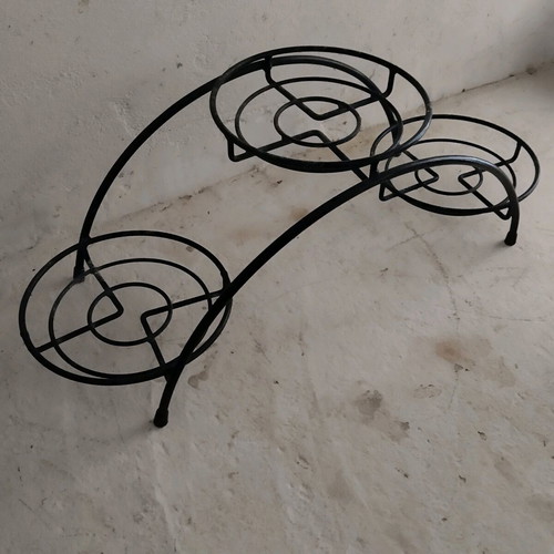 Iron base for 3 flower pots used