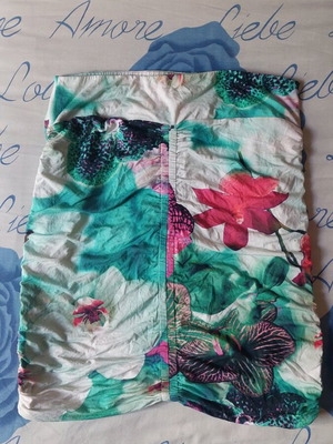 Floral skirt with gathers size L like new, multicolored