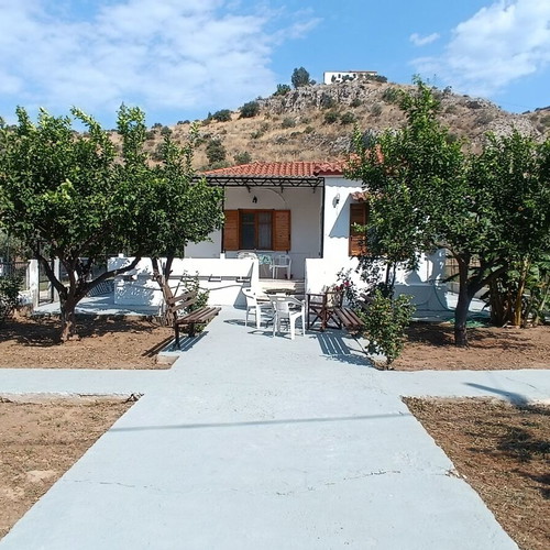 Detached house 75 m² with 40 olive trees and garden near sea in Paralio Astros
