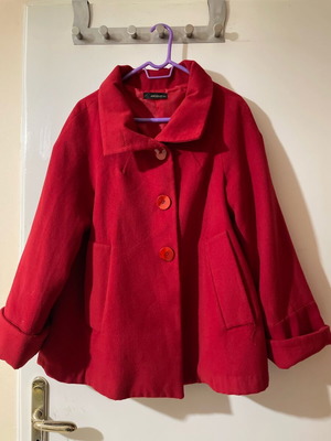 Red cape like new, size XL