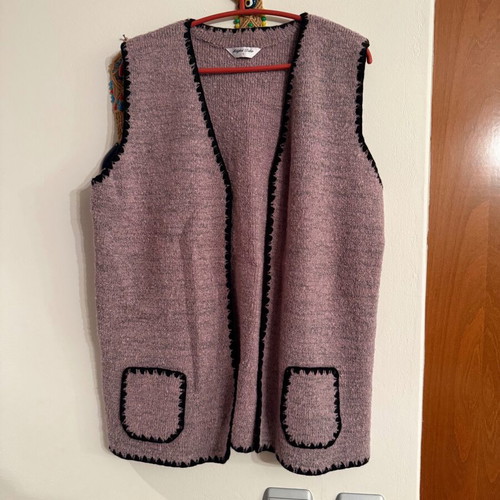 Knitted vest jacket pink with black new