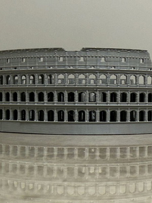 Colosseum model like new