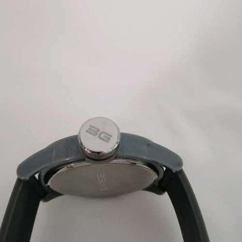 3GUYS men's watch like new, gray rubber strap