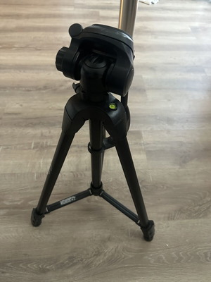 Camera tripod with head and carrying case like new