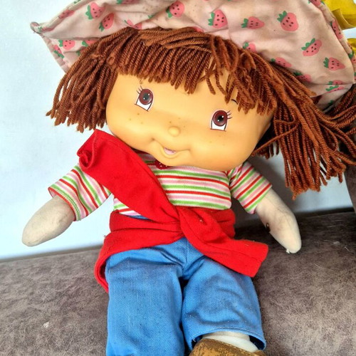 Strawberry Shortcake doll used, large size