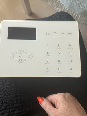Focus ST-IIB alarm system like new with touch screen and sensors