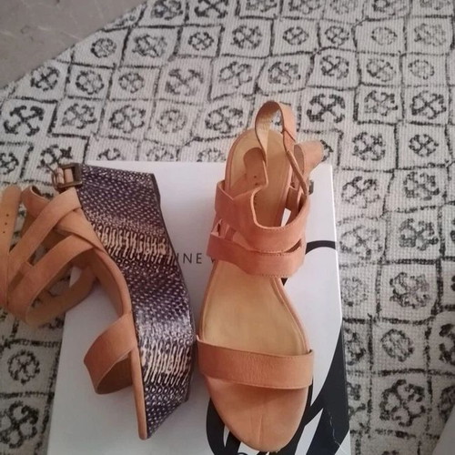 Nine West suede platform sandals size 38.5 like new, tabac color