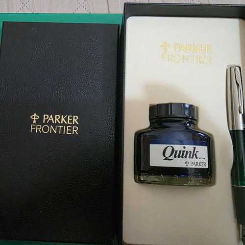 Parker Frontier fountain pen with ink gift set