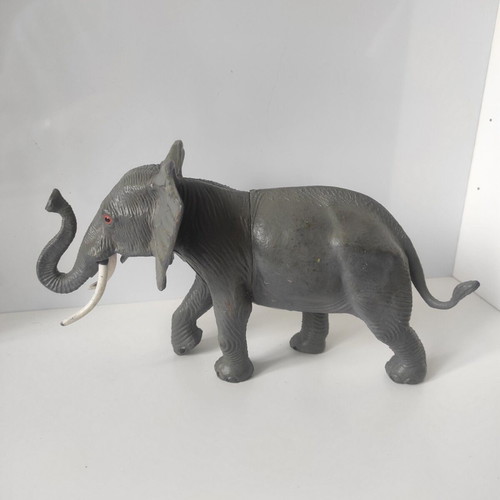 Elephant like new, solid weight 638g