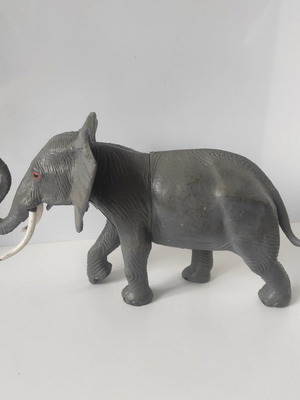Elephant like new, solid weight 638g