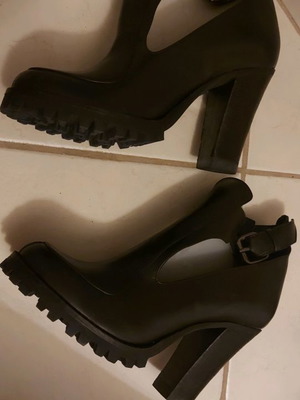 Boots shoes new, size 38, black