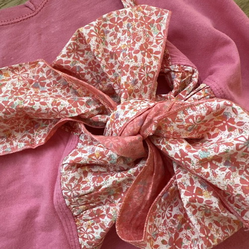 Attrattivo backless top with floral bow, pink, size S