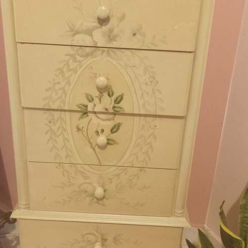 Vintage dresser with hand-painted flowers, like new, 6 drawers