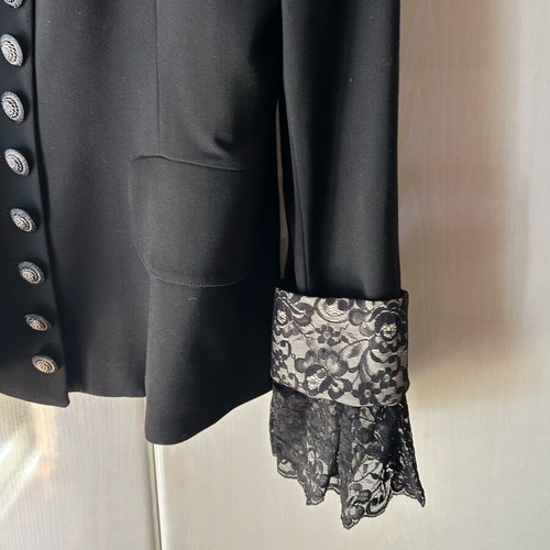 Tagier de Pies suit like new, black, lace fabric