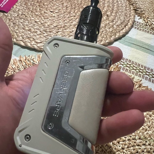 Geek Vape L200 200w like new with Brunhilde atomizer