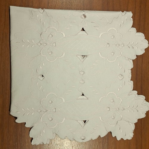 Vintage table runner with white Richelieu cutwork embroidery (71x67 cm)