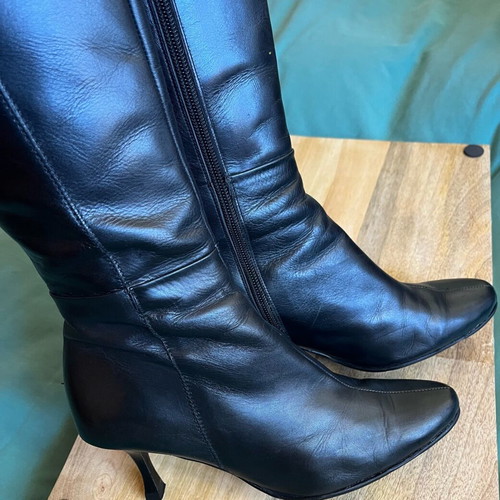Haralas leather black boots like new