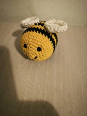 Knitted handmade bee with cotton yarn new