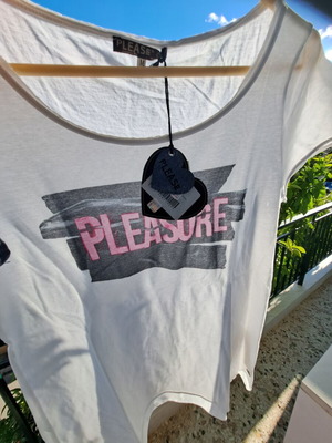 Please Tshirt new, white asymmetric size medium