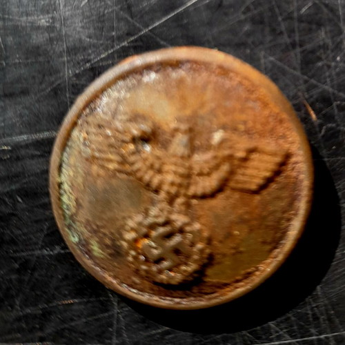 Military uniform button used, Zoferris period, authentic