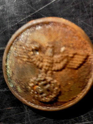 Military uniform button used, Zoferris period, authentic