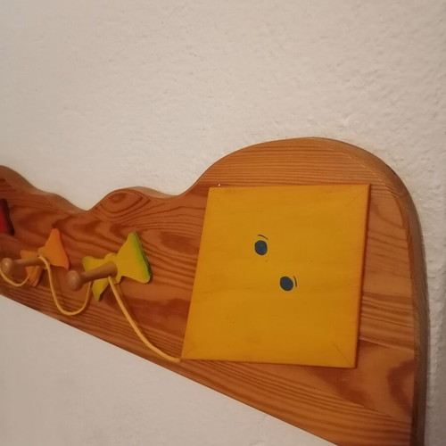 Vintage wooden children's wall hanger with kite design