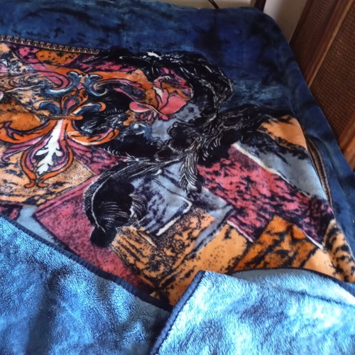 Double velvet blanket used, 2.20x2.40 m
