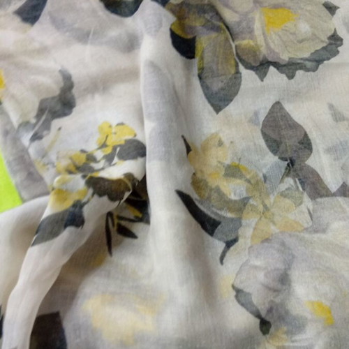 H&M women's scarf like new with floral pattern multicolor