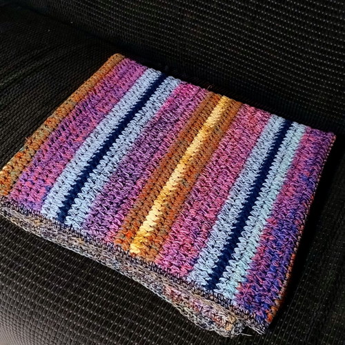Vintage handmade knitted throw rug 160x70cm like new