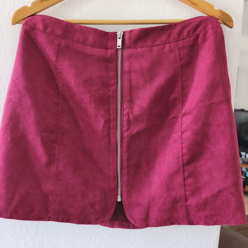 H&M Divided Burgundy Suede Mini Skirt Size 40 like new