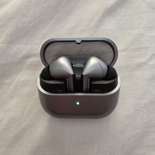 Samsung Buds 3 Pro like new