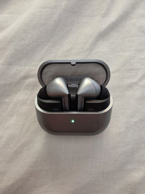 Samsung Buds 3 Pro like new