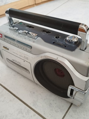 Ραδιοκασετόφωνο SANYO BIG-180K μεταχειρισμένο, για ντεκόρ ή επισκευή