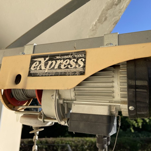 Express YT 125/250 hoist with 600KG-75cm arm