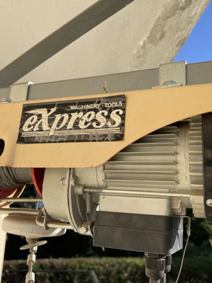 Express YT 125/250 hoist with 600KG-75cm arm