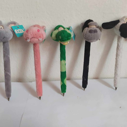 Animal pens old for collection, do not write