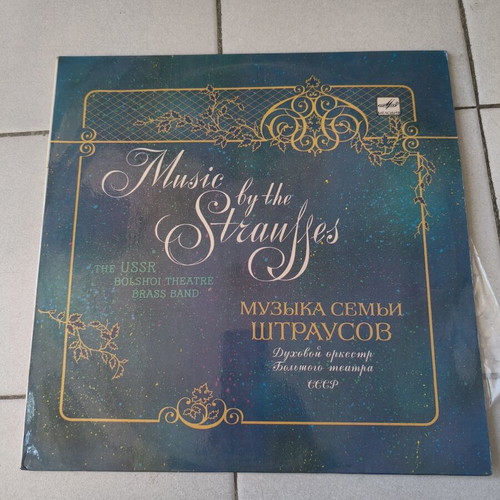 Music by the Strausses LP like new, classical