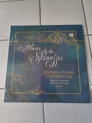 Music by the Strausses LP like new, classical
